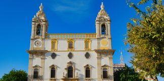 Igreja do Carmo and Bones Chapel