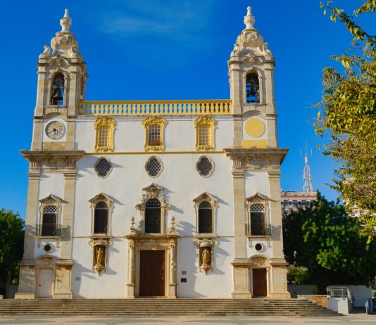 Igreja do Carmo and Bones Chapel