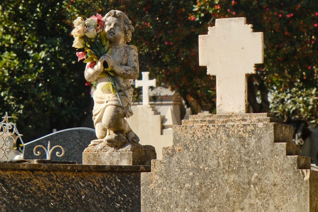 Detail in Faro's Cemetery: an angel with flowers.