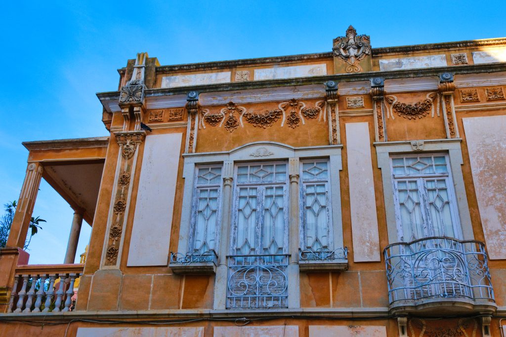 A detail of the side facade of Vivenda Marília in Faro
