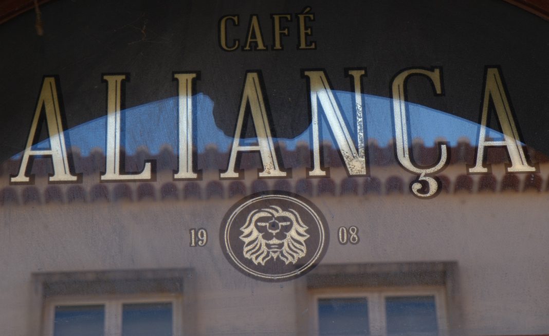 Cafe Aliança Door Decoration