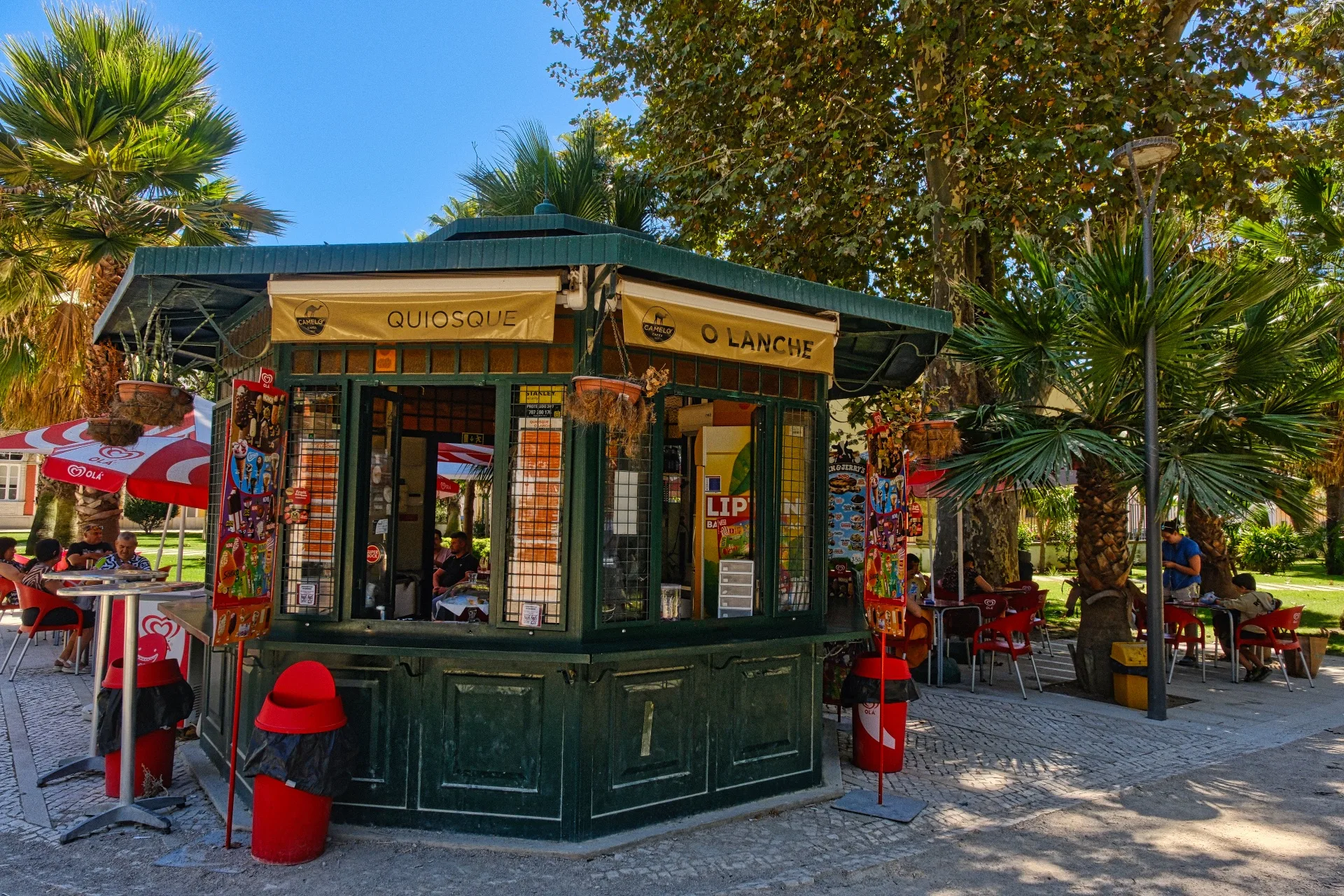 A kiosk cafe in Jardim da Alameda, with a layout and style which was very common in Portugal in the mid 20th century