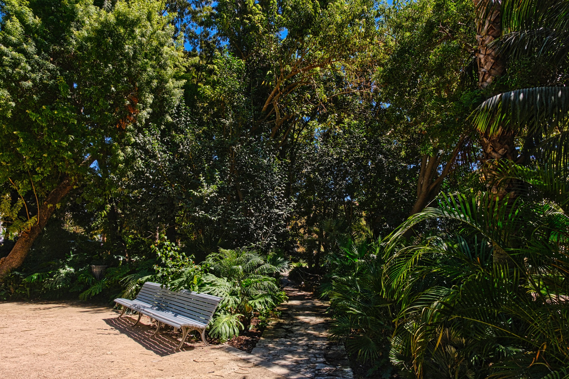 An old park pavillion can be seen in Jardim da Alameda