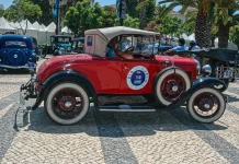 Events: Classic Cars Algarve Classic car on the Algarve Classic Cars route near the Arco da Vila