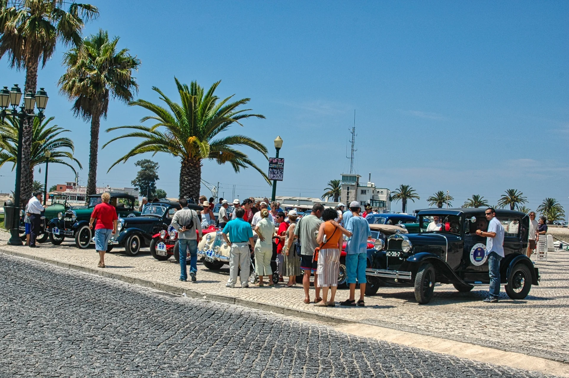 Classic cars on the Algarve Classic Cars route near the Arco da Vila