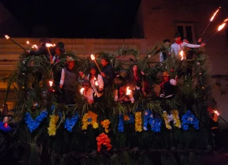 The Pine Cone and the Muleteers: A Day at Estoi’s Festa da Pinha Festa da Pinha in the Evening